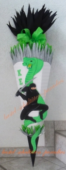 Bastelset Ninja mit Schlange weiß-schwarz-hellgrün